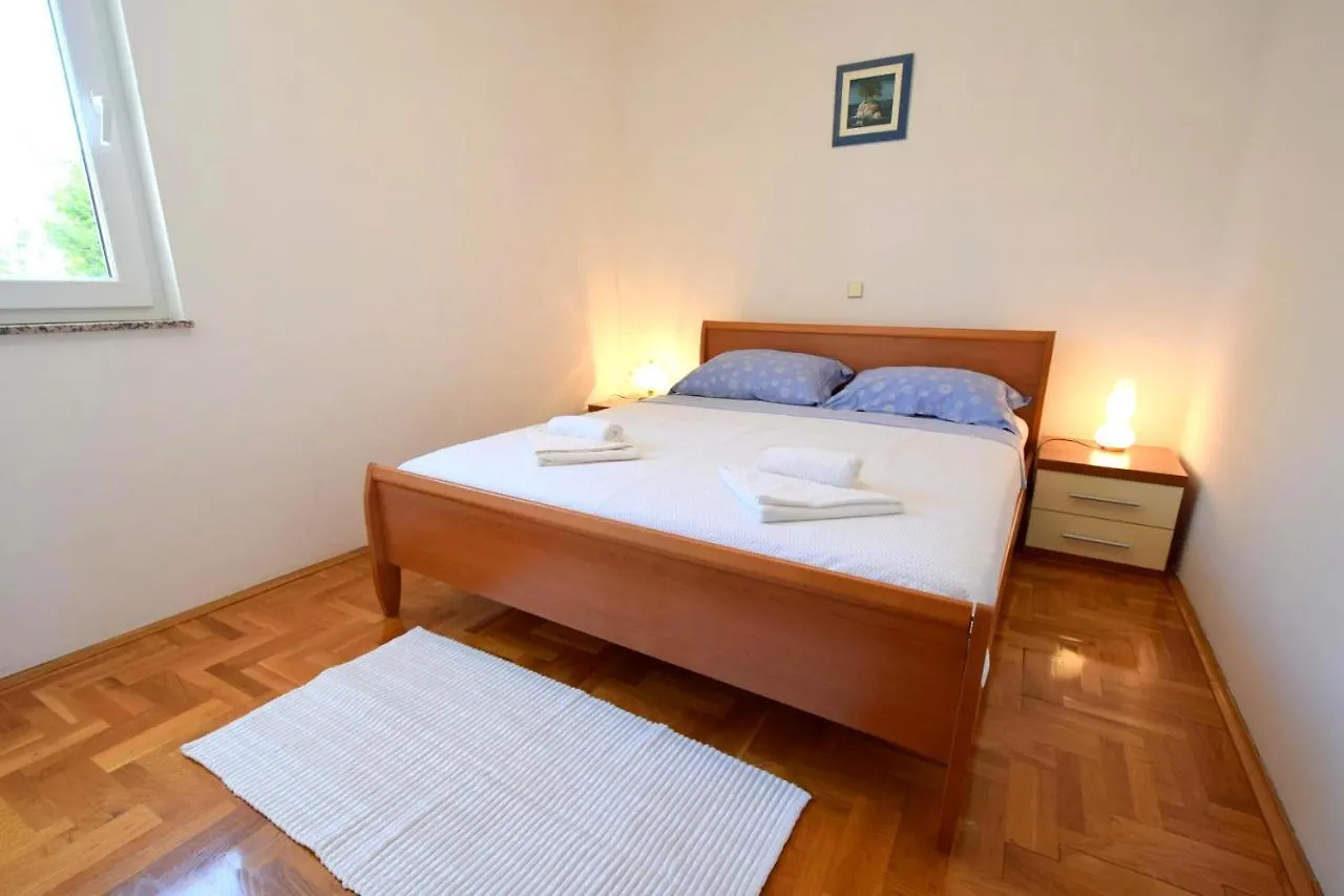 Apartment Mirela Malinska