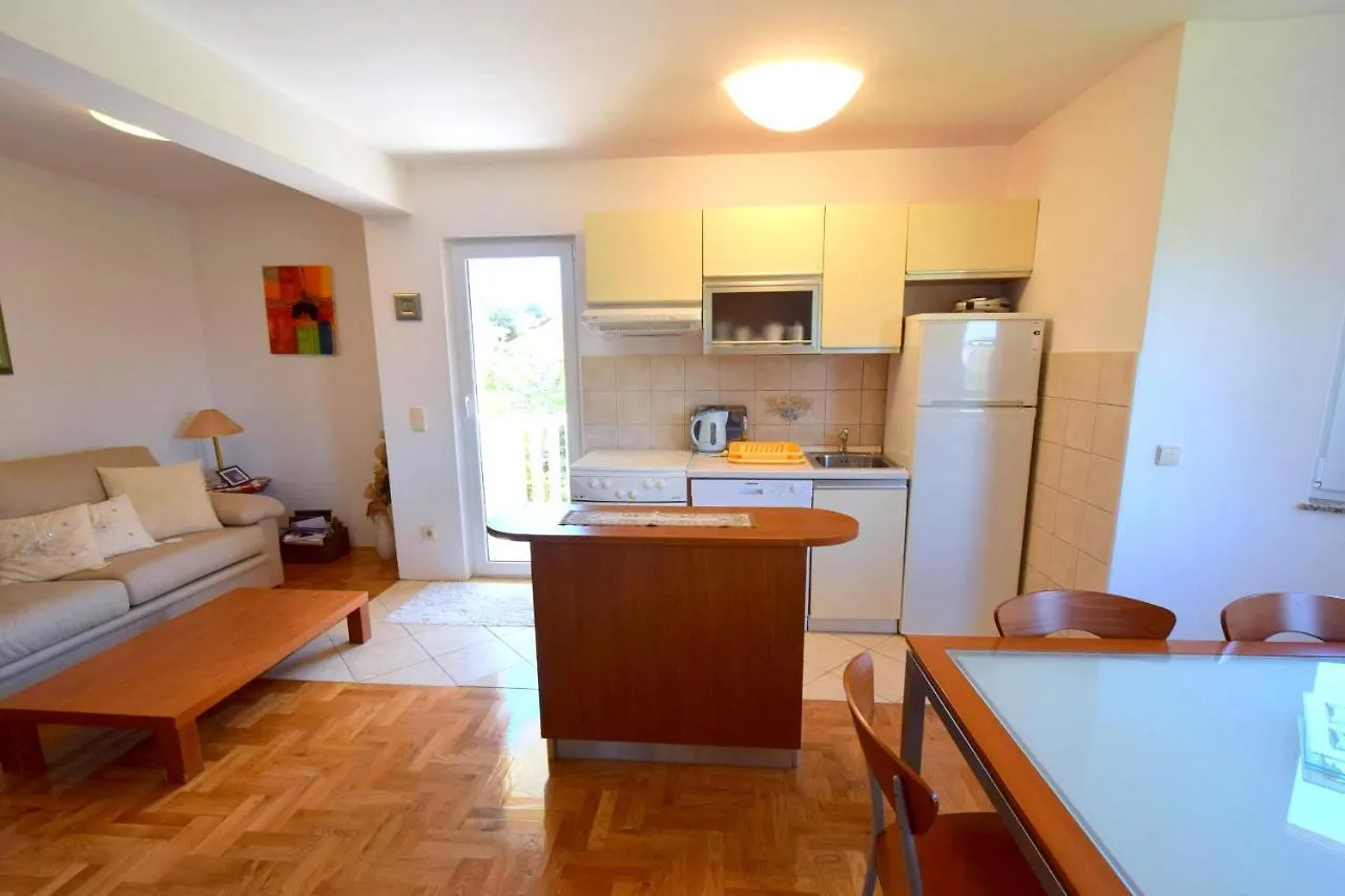 Apartment Mirela Malinska