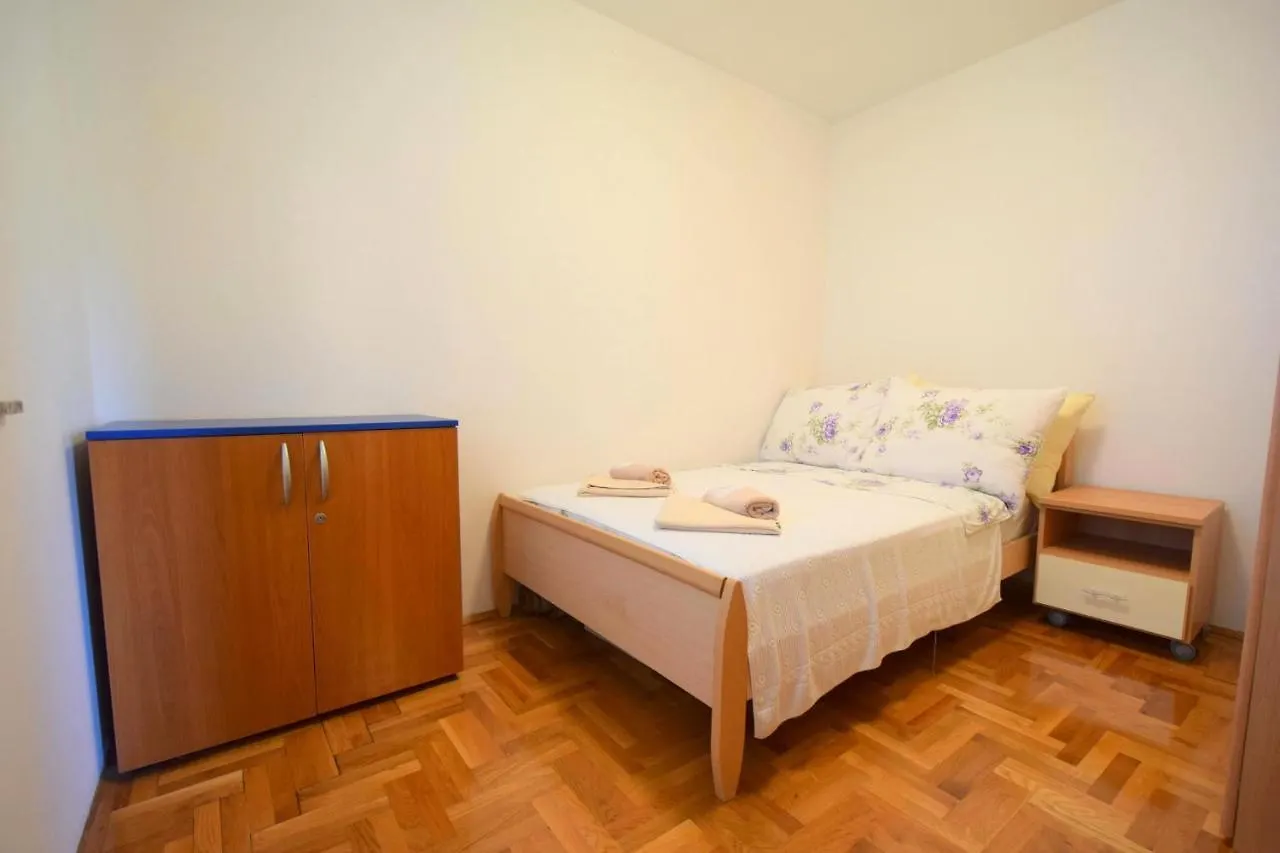 Apartment Mirela Malinska
