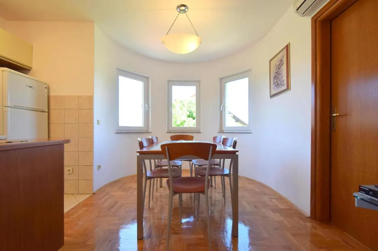 Apartment Mirela Malinska