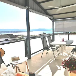 Apartman Lovely Sea View House In Island Krk, Malinska