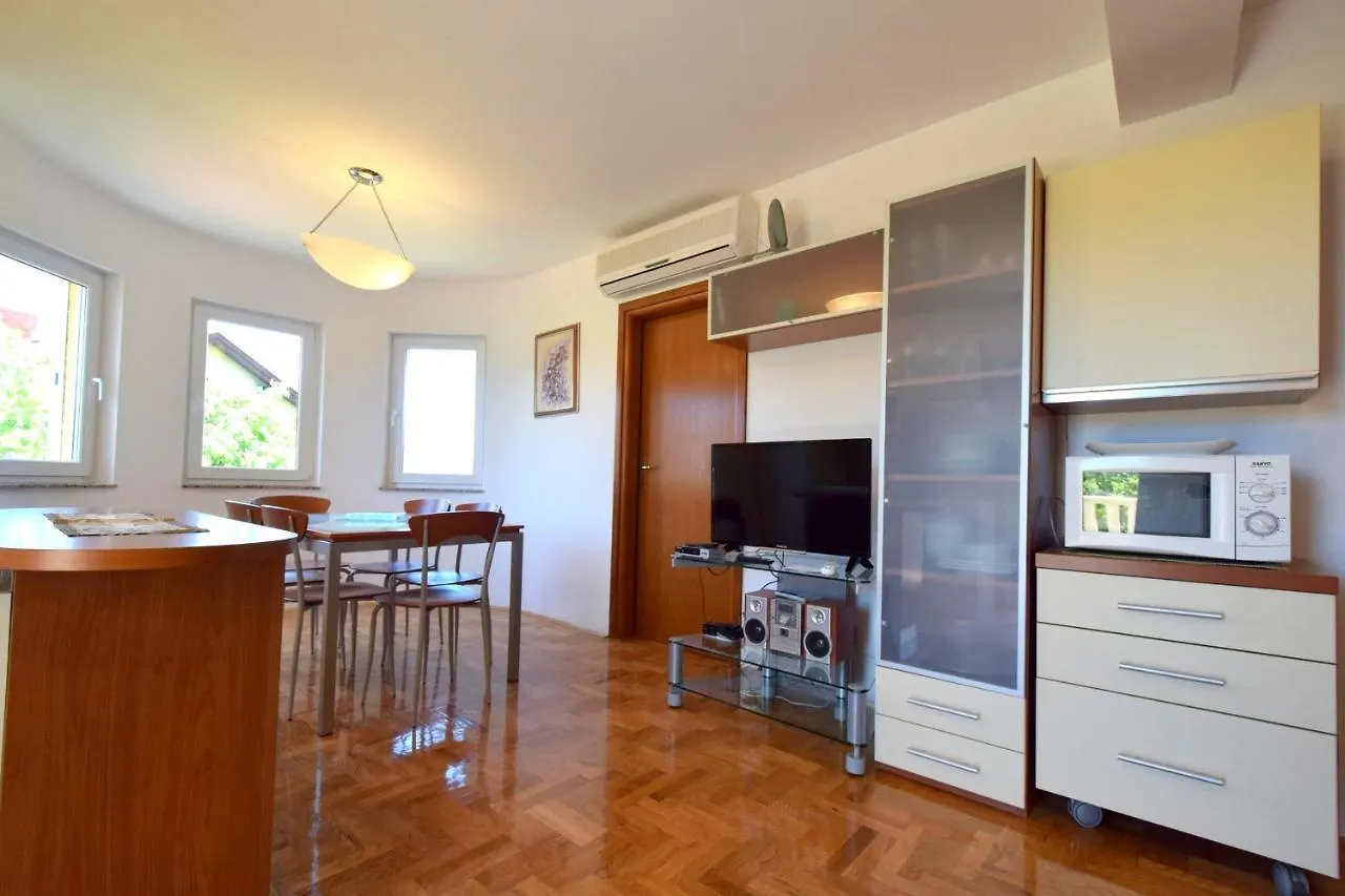 Apartment Mirela Malinska